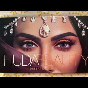HUDA Beauty Desert Dusk eye shadow palette. Never used.